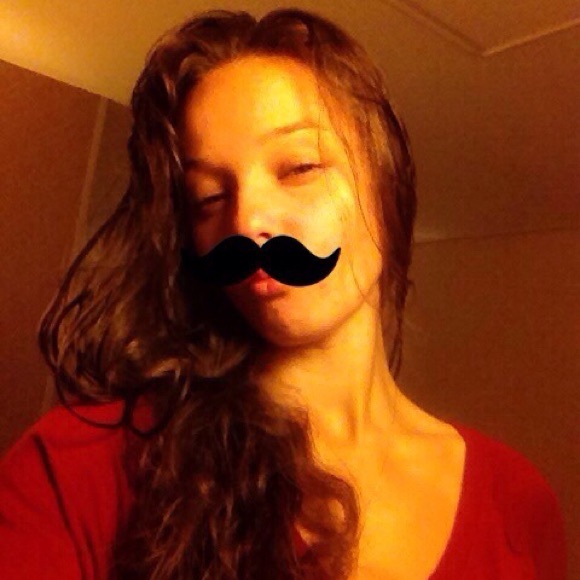 Meet your Posher, Dasha ♥️ - Picture 2 of 7